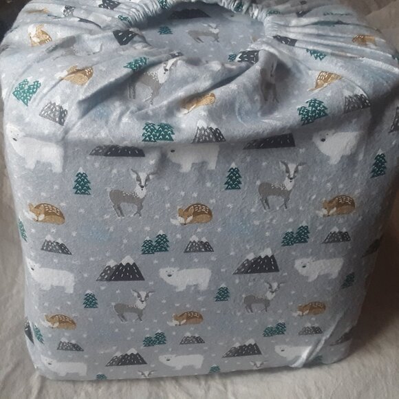 Flannel Portugal Cal. King Grey Background with Animal & Plant Print Sheet Set - Picture 5 of 7